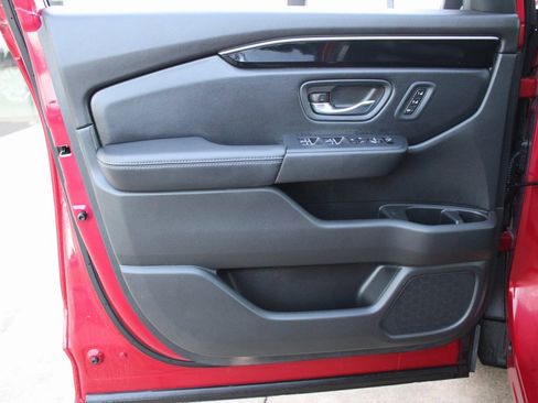 Used 2023 Honda Pilot Touring image 9