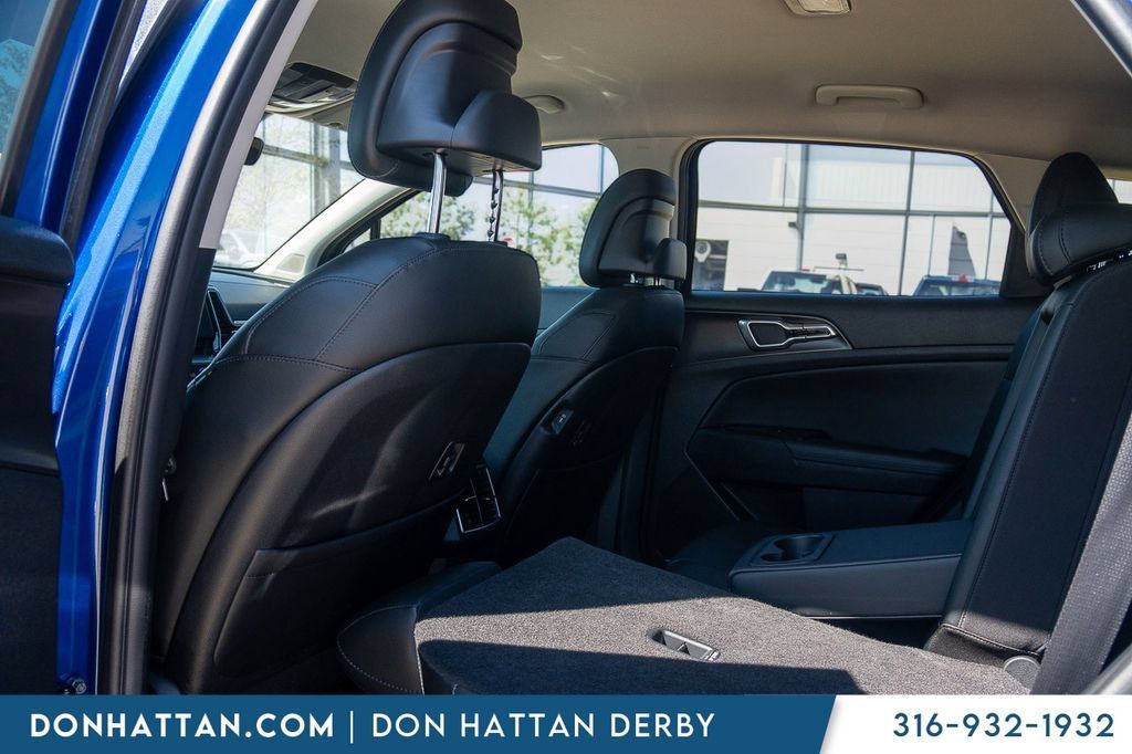 Used 2025 Kia Sportage EX FWD image 22