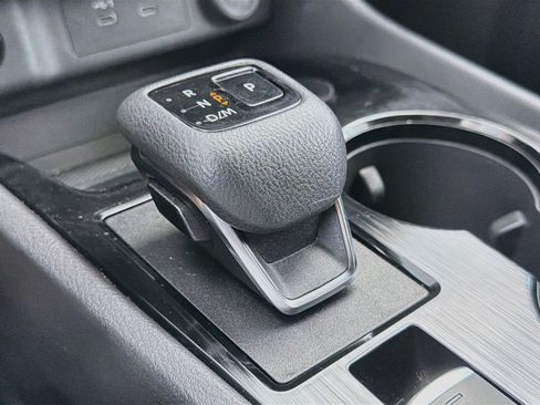 Used 2024 Nissan Rogue SV FWD image 27