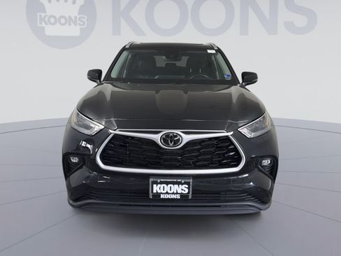 Used 2023 Toyota Highlander XLE AWD/4WD image 11