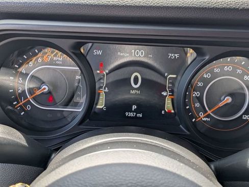 Certified 2024 Jeep Gladiator Sport AWD/4WD image 15