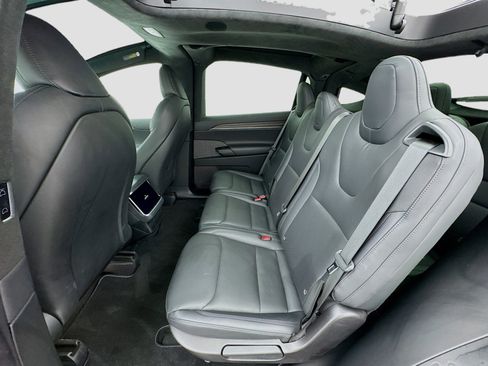 Used 2023 Tesla Model X Standard Range image 16