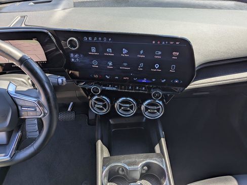 Used 2024 Chevrolet Blazer EV LT AWD/4WD image 16
