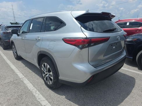 Used 2021 Toyota Highlander XLE FWD image 5