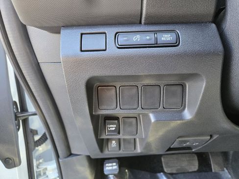 Used 2024 Nissan Frontier S RWD image 14