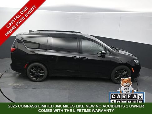 Used 2025 Chrysler Pacifica Limited FWD image 52