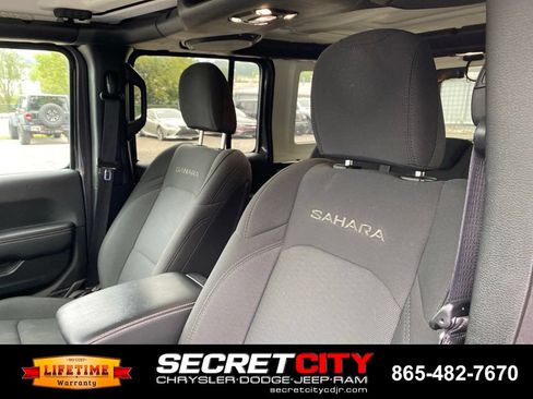 Used 2023 Jeep Wrangler Unlimited Sahara AWD/4WD image 12