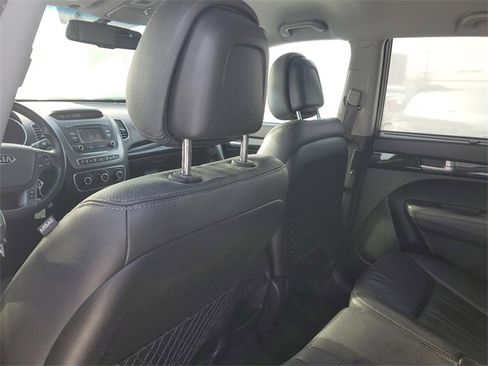 Used 2015 Kia Sorento LX image 8