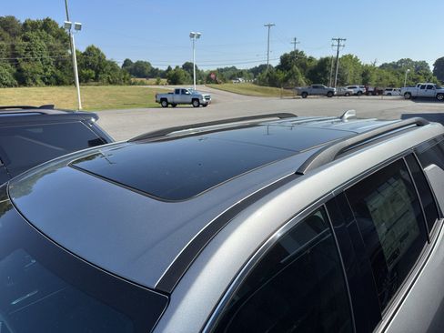 New 2026 Chevrolet Traverse LT w/ Sun and Wheel Package FWD image 8