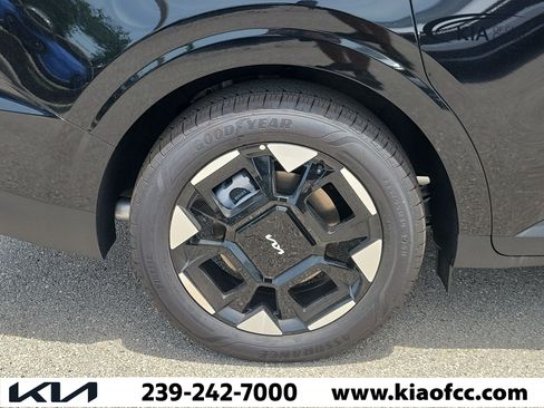 New 2026 Kia Carnival EX FWD image 9