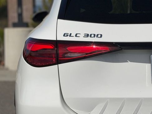 Used 2024 Mercedes-Benz GLC 300 image 11