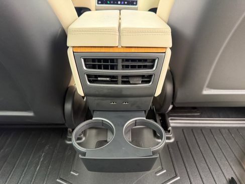 Used 2020 Tesla Model S Long Range Plus image 41