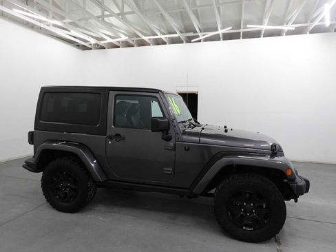 Used 2016 Jeep Wrangler Sahara AWD/4WD image 4