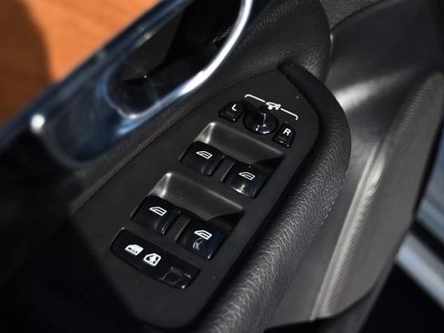 Used 2021 Volvo XC90 T6 Momentum image 8