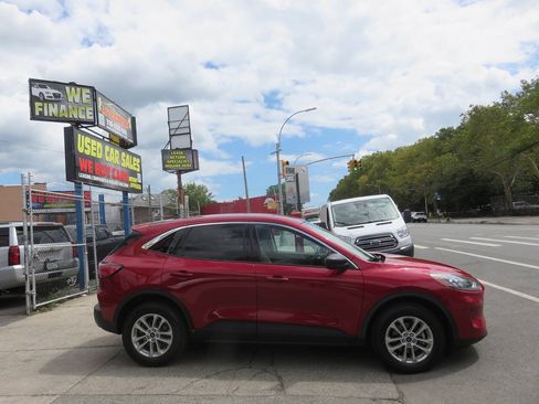 Used 2022 Ford Escape SE w/ Cold Weather Package AWD/4WD image 9