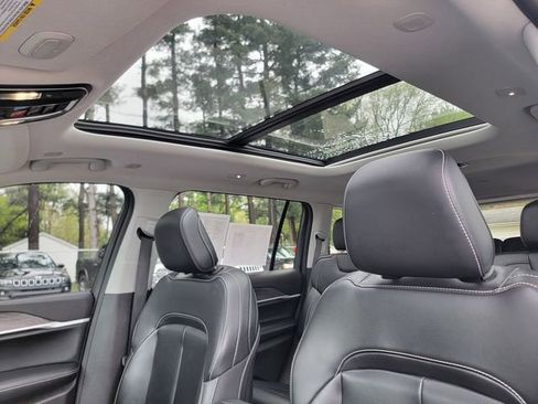 Certified 2023 Jeep Grand Cherokee L Limited AWD/4WD image 4