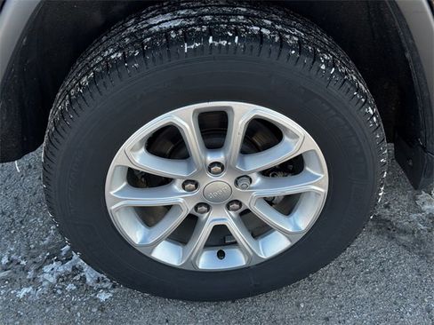 Certified 2022 Jeep Grand Cherokee Laredo X image 12