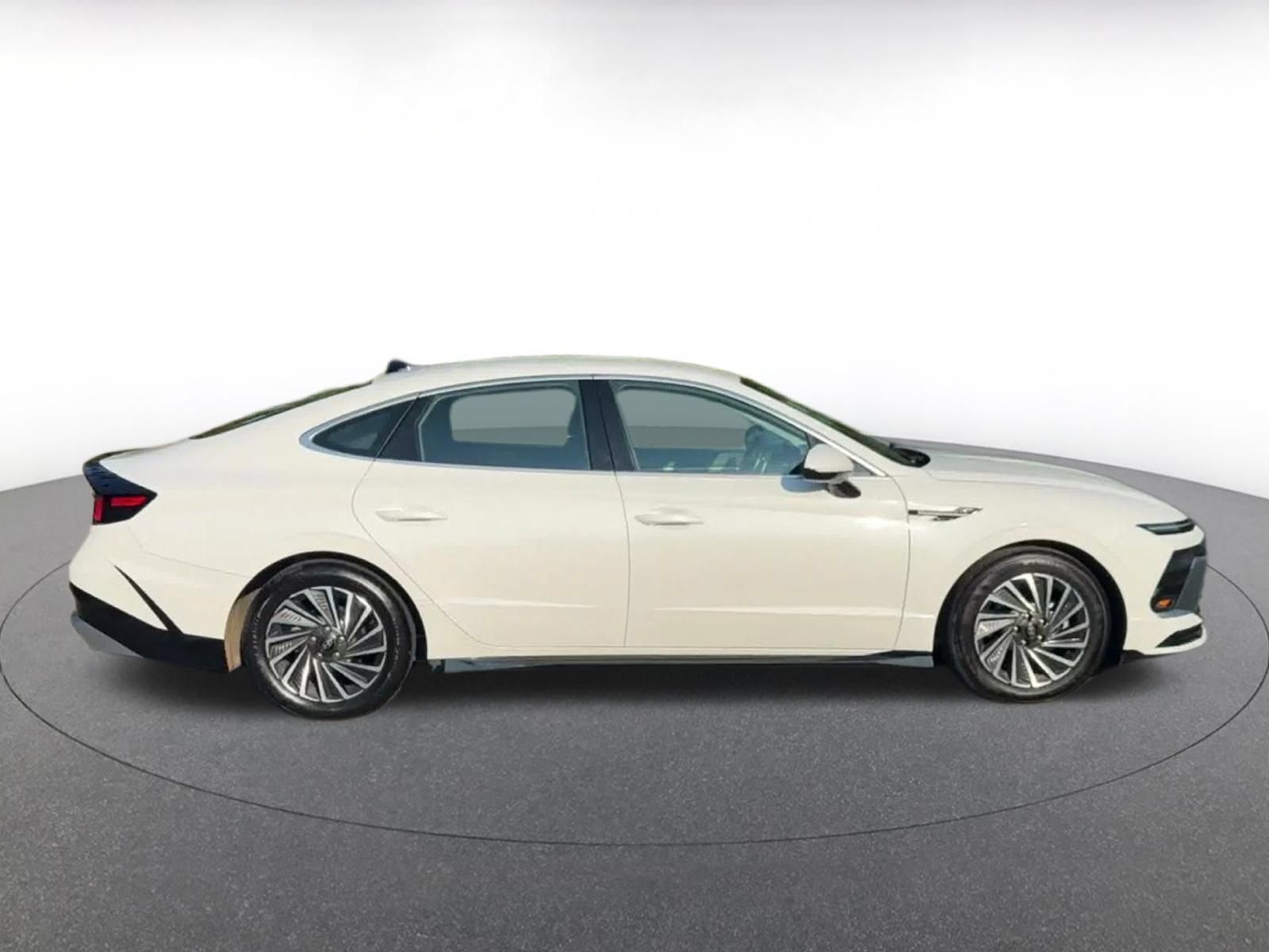Used 2025 Hyundai Sonata SEL FWD image 15