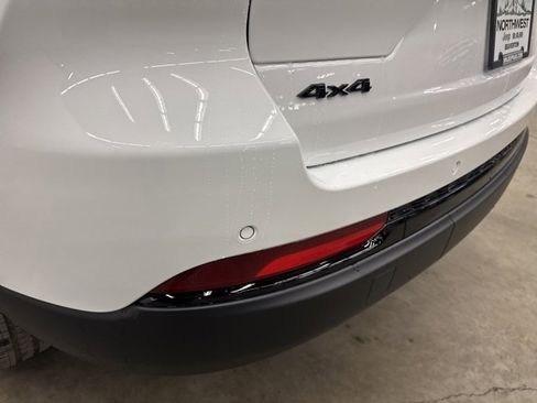 New 2025 Jeep Grand Cherokee Altitude image 21