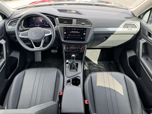 Certified 2023 Volkswagen Tiguan SE FWD image 33