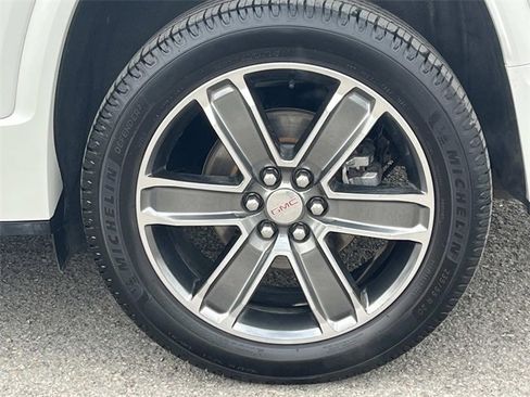 Used 2019 GMC Acadia Denali image 11