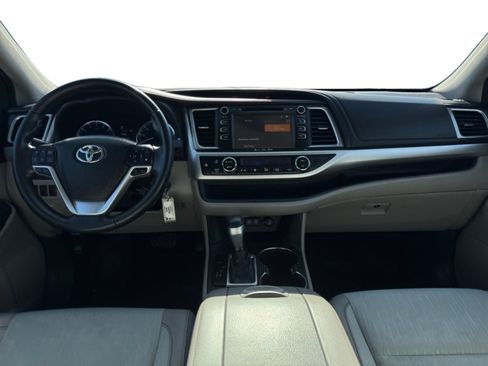 Used 2017 Toyota Highlander Plus image 12
