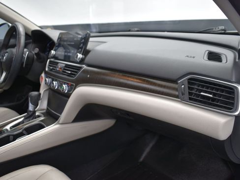 Used 2018 Honda Accord Touring image 24