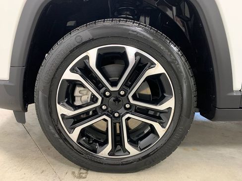 Used 2024 Jeep Compass Limited AWD/4WD image 2