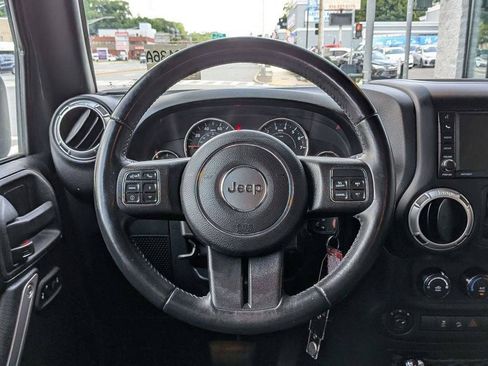 Used 2016 Jeep Wrangler Unlimited Sahara w/ Dual Top Group AWD/4WD image 13