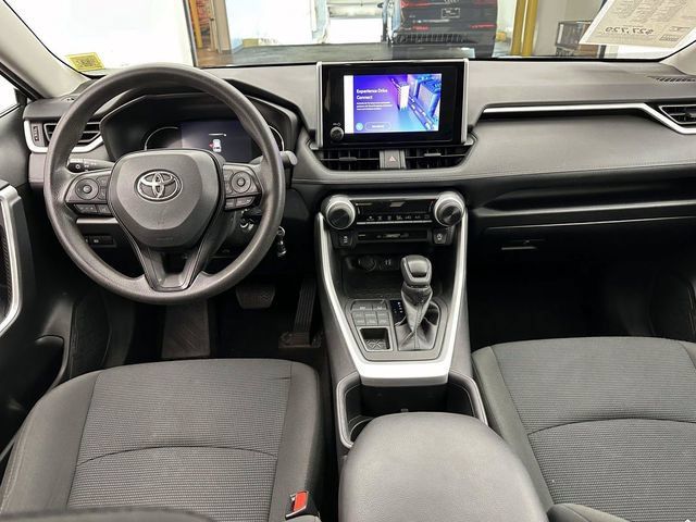 Used 2023 Toyota RAV4 LE AWD/4WD image 15