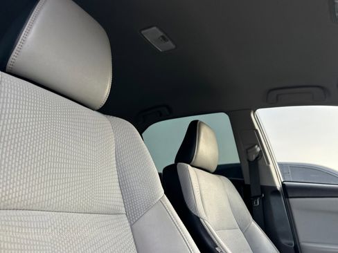 Used 2017 Toyota Camry image 16