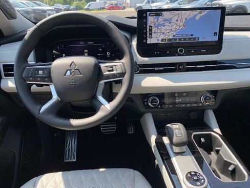 New 2025 Mitsubishi Outlander AWD image 10