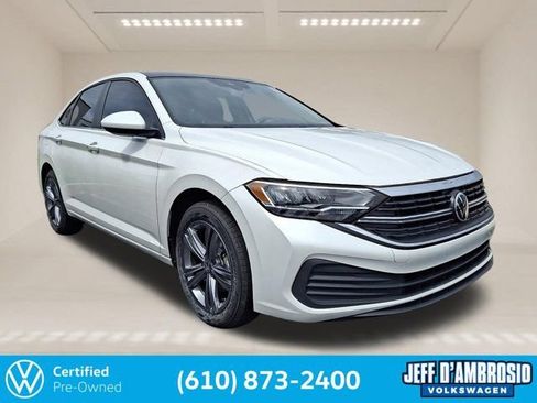 Certified 2023 Volkswagen Jetta SE w/ Panoramic Sunroof Package FWD image 1