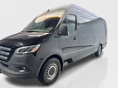 Used 2024 Mercedes-Benz Sprinter 2500 image 10