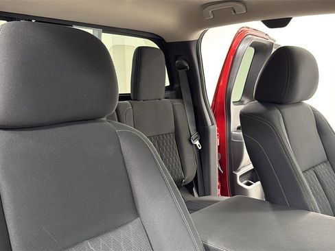 Used 2017 Nissan Titan SV image 19