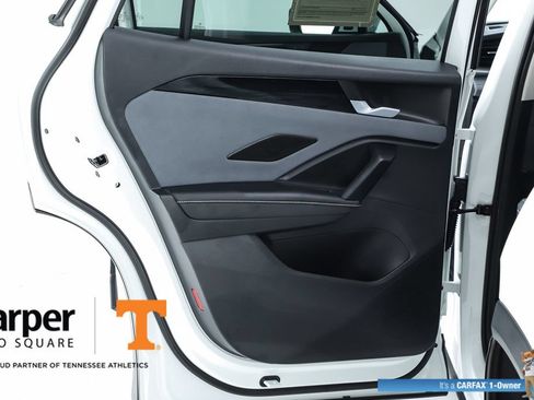 Used 2025 Volkswagen Tiguan SE w/ Panoramic Sunroof Package AWD/4WD image 17