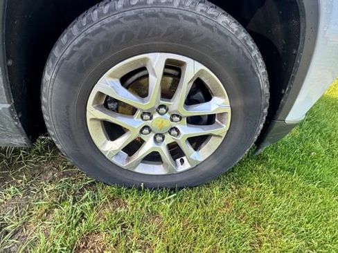Used 2019 Chevrolet Traverse LT w/ LPO, Floor Liner Package AWD/4WD image 9