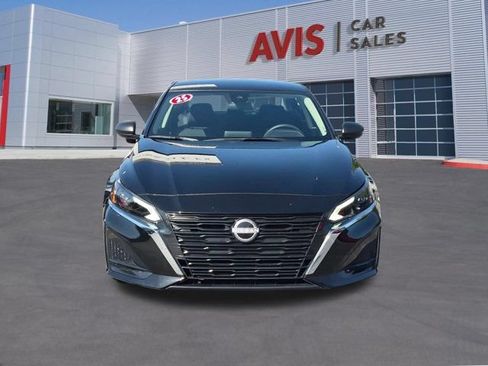 Used 2025 Nissan Altima 2.5 SV FWD image 2
