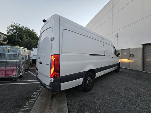 Used 2023 Mercedes-Benz Sprinter 2500 image 2