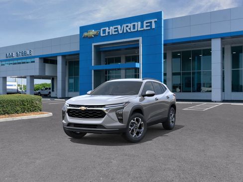 New 2026 Chevrolet Trax LT w/ Driver Confidence Package FWD image 8