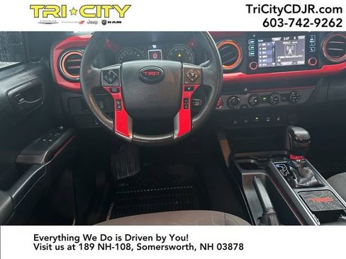 Used 2018 Toyota Tacoma TRD Sport w/ Technology Package image 17
