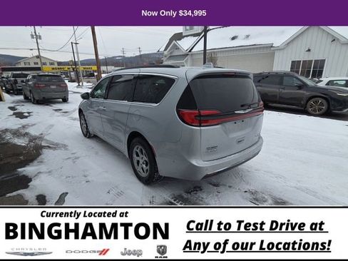 Used 2022 Chrysler Pacifica Limited image 7