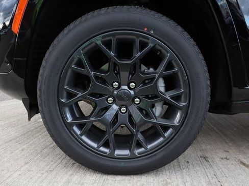 New 2025 Jeep Grand Cherokee Summit w/ Obsidian Package image 28