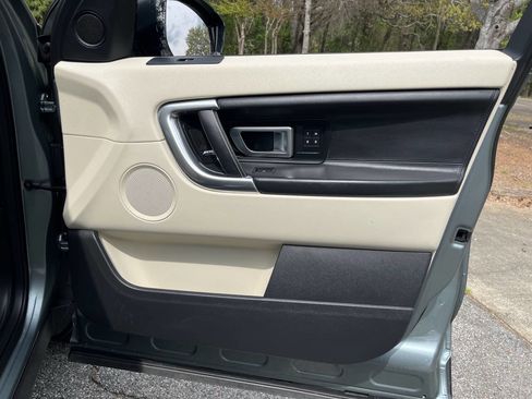 Used 2017 Land Rover Discovery Sport HSE Luxury image 23