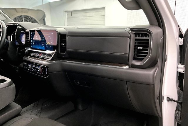 Used 2025 Chevrolet Silverado 1500 LT AWD/4WD image 20