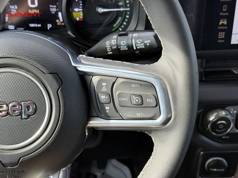 Used 2025 Jeep Wrangler Unlimited Sahara AWD/4WD image 24