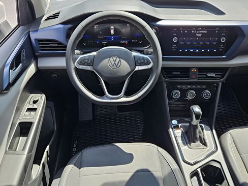 Used 2023 Volkswagen Taos SE w/ Panoramic Sunroof Package FWD image 11