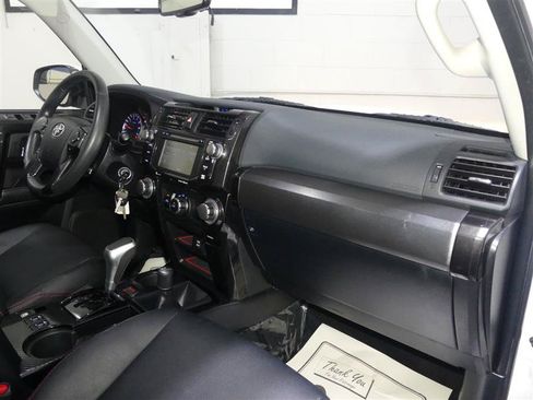 Used 2018 Toyota 4Runner TRD Off-Road Premium AWD/4WD image 23