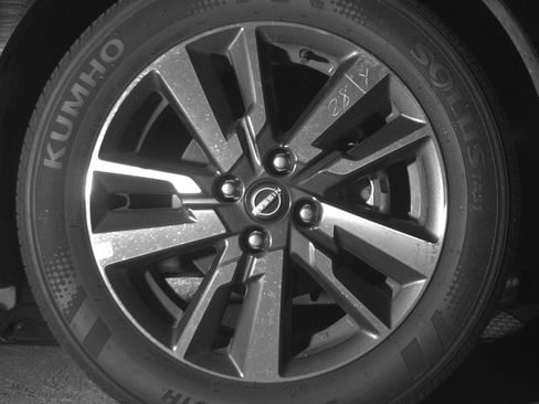 Used 2025 Nissan Versa SV image 13