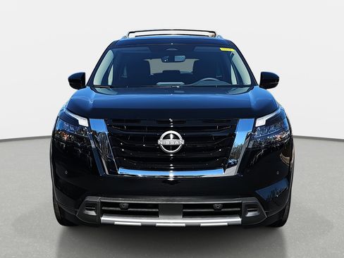 New 2025 Nissan Pathfinder SL image 2